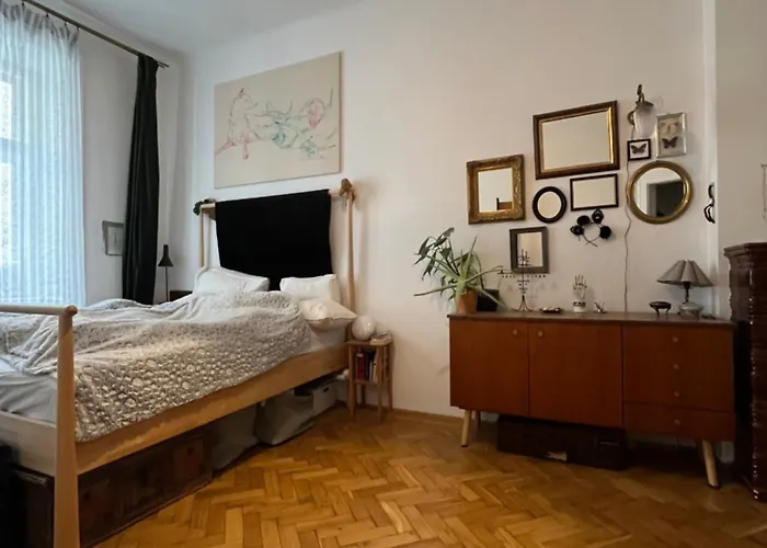 Appartement Kuenstlerische Altbauwohnung Im Beliebten Nibelungenviertel