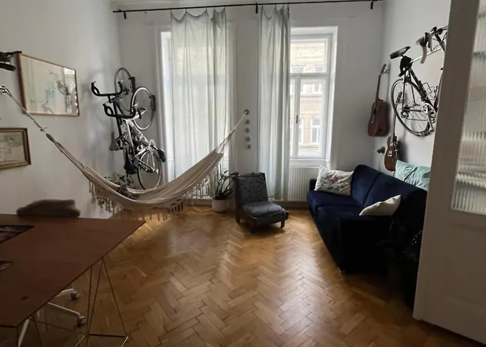 Kuenstlerische Altbauwohnung Im Beliebten Nibelungenviertel *